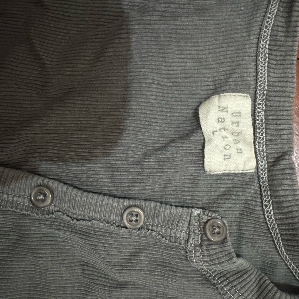 Urban Nation Light Gray Short Sleeve Top - Picture 2 of 7